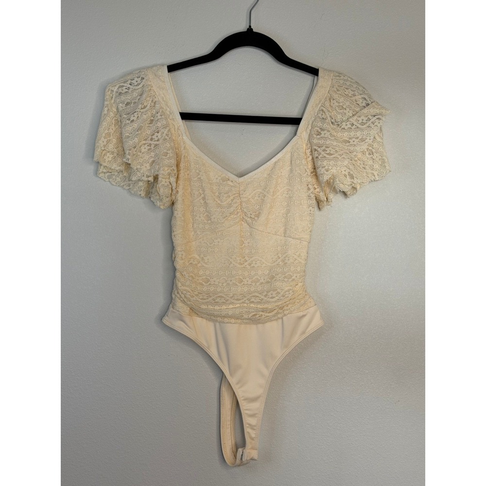 ASTR Cream Floral Lace Flutter Sleeve Bodysuit Ruched V-Neck  XS‎